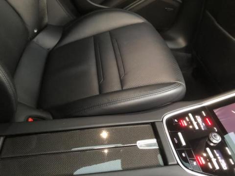 ポルシェパナメーラ4S