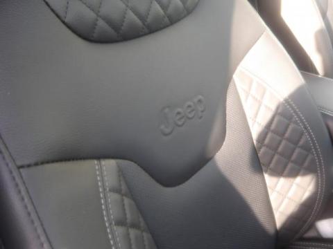 クライスラージープ コマンダー　リミテッド